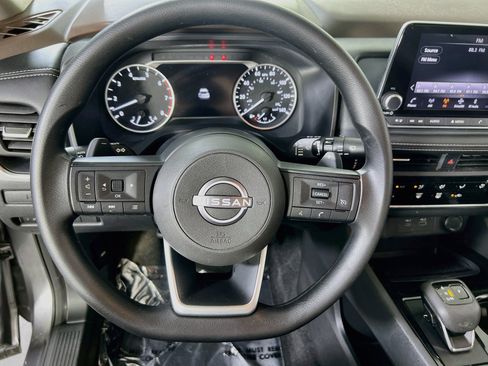 Used 2022 Nissan Rogue S AWD/4WD image 11