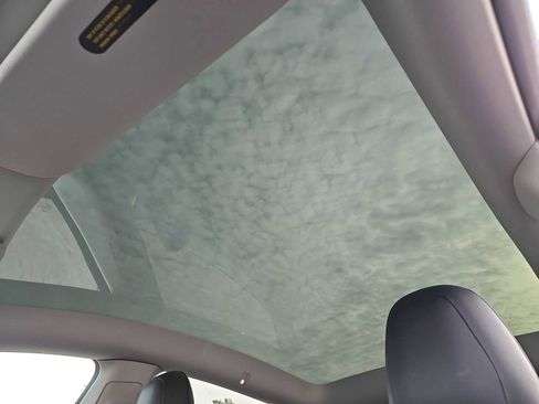 Used 2022 Tesla Model Y Performance image 19