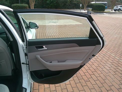 Used 2017 Hyundai Sonata Plug-IN Hybrid image 23