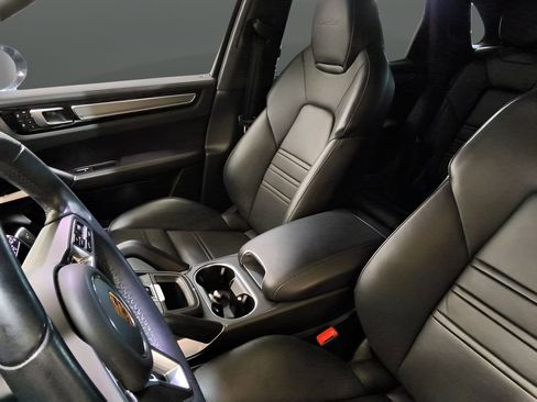 Used 2023 Porsche Cayenne Turbo image 15
