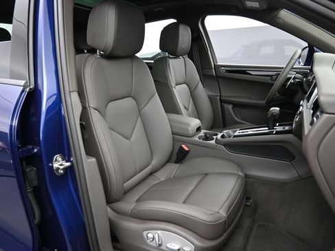 Certified 2026 Porsche Macan AWD/4WD image 31