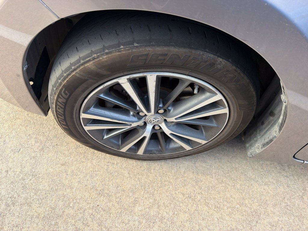 Used 2016 Toyota Corolla LE FWD image 7