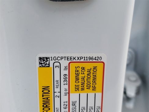 Used 2023 Chevrolet Colorado Trail Boss w/ Technology Package image 30