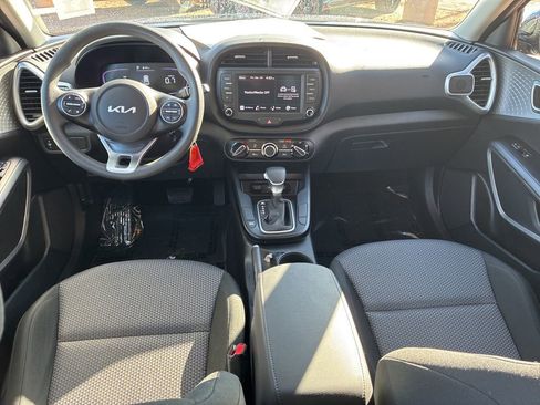Certified 2025 Kia Soul LX FWD image 17