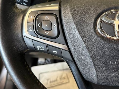 Used 2016 Toyota Camry SE image 9