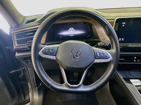 Used 2025 Volkswagen Atlas SE AWD/4WD image 18
