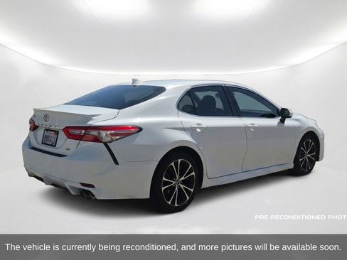 Used 2019 Toyota Camry SE w/ Carpet Mat Package FWD image 6