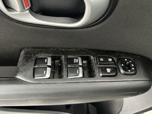 Used 2018 Kia Soul image 17