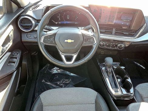 Used 2024 Chevrolet Trax LT w/ Driver Confidence Package image 15