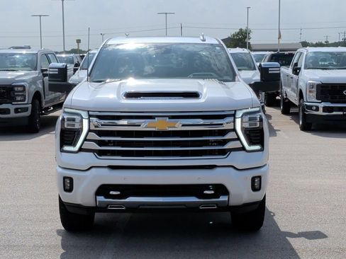 Used 2025 Chevrolet Silverado 2500 High Country w/ Technology Package AWD/4WD image 2