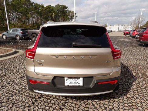 Certified 2023 Volvo XC40 B4 Plus w/ Protection Package Premier image 8