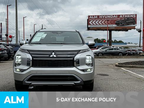 Used 2025 Mitsubishi Outlander SE FWD image 3