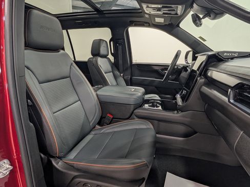 Used 2025 GMC Yukon XL AT4 w/ AT4 Premium Package image 41