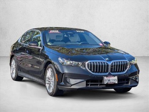 Used 2025 BMW 530i w/ Premium Package image 3