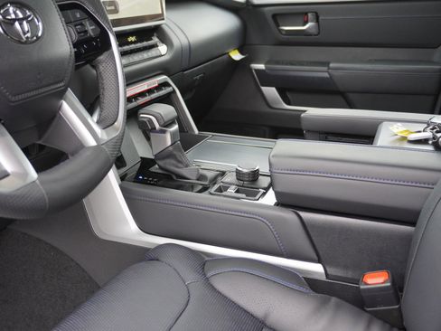 Used 2025 Toyota Tundra Platinum image 25