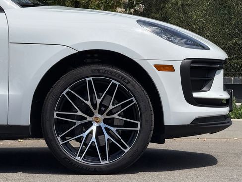 Used 2026 Porsche Macan AWD/4WD image 12
