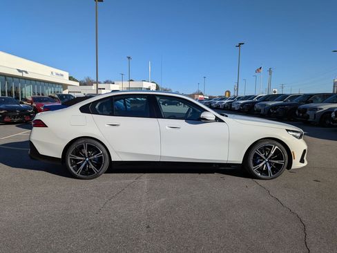 New 2026 BMW 530i xDrive w/ M Sport Package image 2