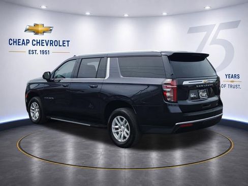 Used 2024 Chevrolet Suburban LT AWD/4WD image 3