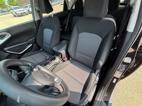 Used 2025 Kia Soul LX w/ LX Technology Package FWD image 34