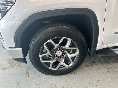 Used 2023 GMC Sierra 1500 SLT AWD/4WD image 9
