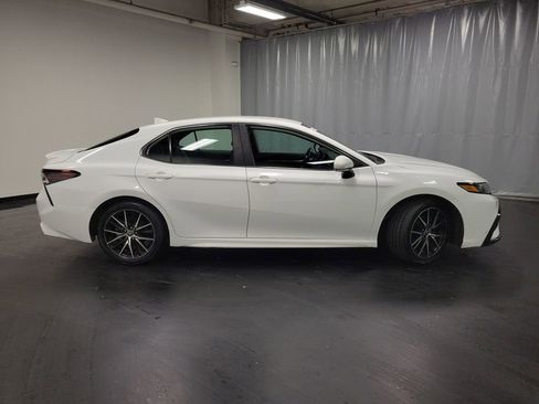 Used 2023 Toyota Camry SE FWD image 9