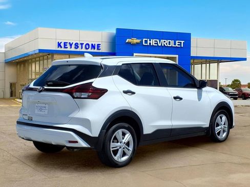 Used 2022 Nissan Kicks S FWD image 7
