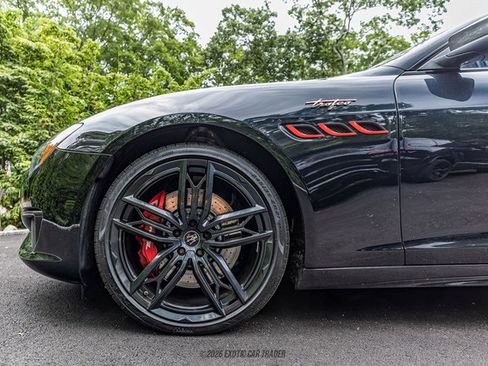 Used 2022 Maserati Quattroporte Trofeo RWD image 4