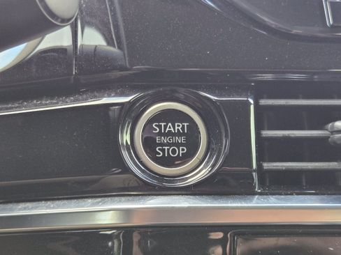 Used 2023 Nissan Pathfinder SL AWD/4WD image 33