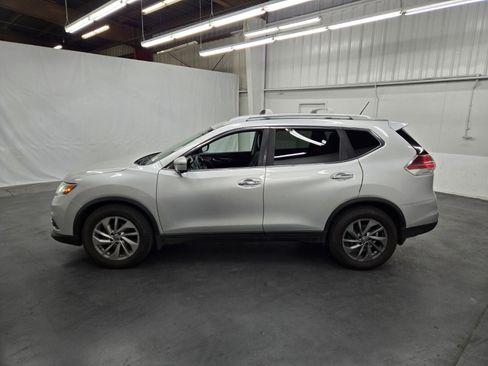 Used 2016 Nissan Rogue SL w/ SL Premium Package image 2