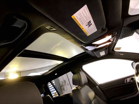 Used 2024 BMW X7 M60i w/ Executive Package image 20