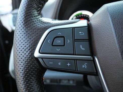 Certified 2023 Toyota Sienna Platinum image 28