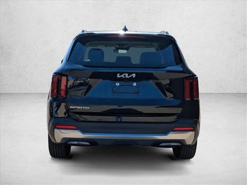 Used 2025 Kia Sorento S image 6