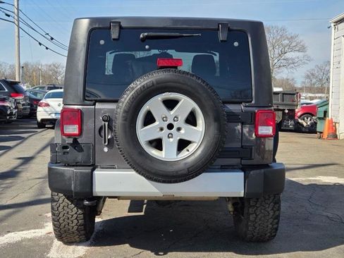 Used 2014 Jeep Wrangler Sahara w/ Connectivity Group AWD/4WD image 4