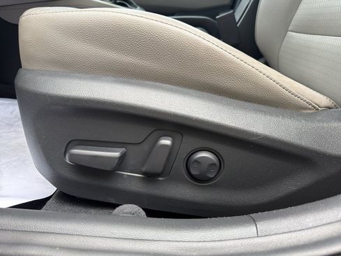 Used 2017 Hyundai Elantra Limited FWD image 11