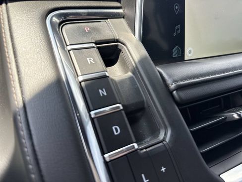 Used 2023 Chevrolet Tahoe High Country AWD/4WD image 26