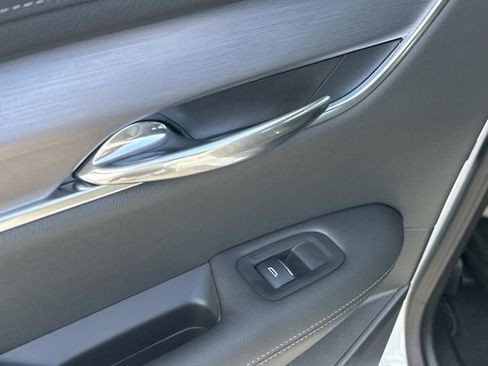 Certified 2025 Cadillac XT6 Luxury image 14