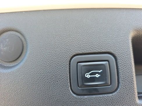 Used 2022 Chevrolet Equinox RS w/ RS Leather Package image 32