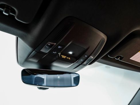 Used 2023 Porsche Taycan image 28