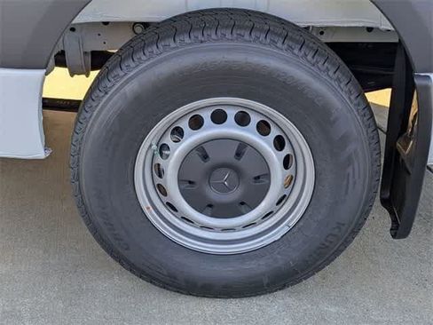 Used 2025 Mercedes-Benz Sprinter 2500 image 17