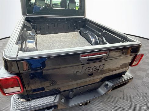 Used 2022 Jeep Gladiator Sport image 30