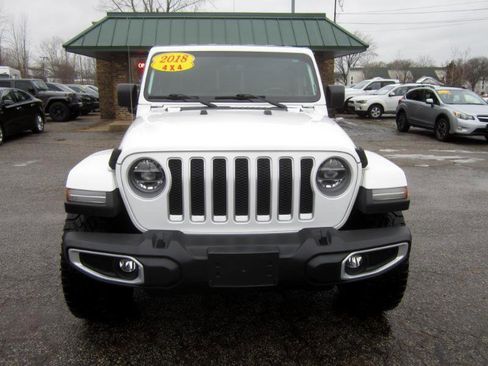 Used 2018 Jeep Wrangler Unlimited Sahara image 3