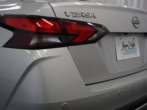 Used 2023 Nissan Versa SV image 5