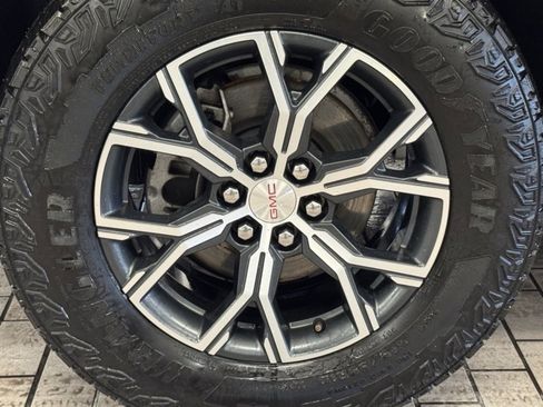Used 2024 GMC Acadia AT4 image 7