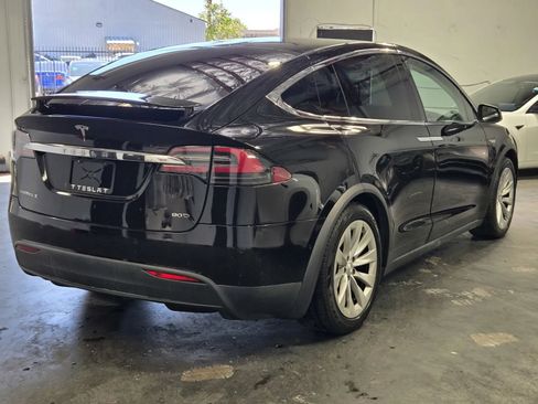 Used 2016 Tesla Model X 90D image 4