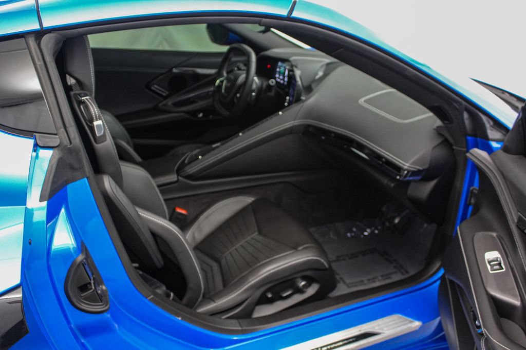 Used 2025 Chevrolet Corvette Stingray Preferred Cpe w/ Stealth Interior Trim Package RWD image 30