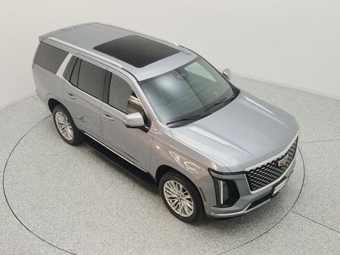 Used 2025 Cadillac Escalade Premium Luxury AWD/4WD image 24