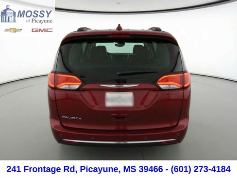 Used 2017 Chrysler Pacifica Touring-L image 8