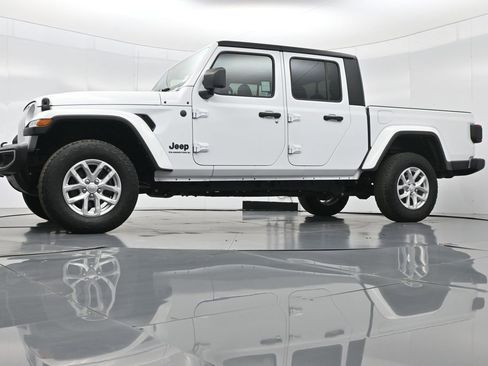 Used 2023 Jeep Gladiator Sport image 47