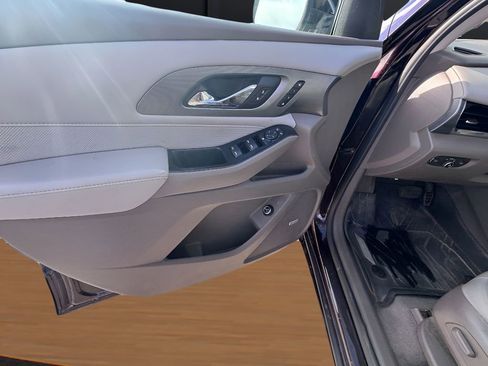 Used 2021 Chevrolet Traverse Premier image 35