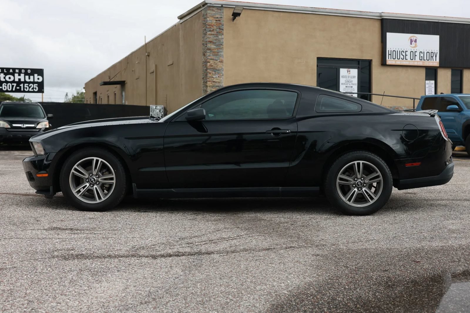 Used 2010 Ford Mustang Coupe RWD image 2